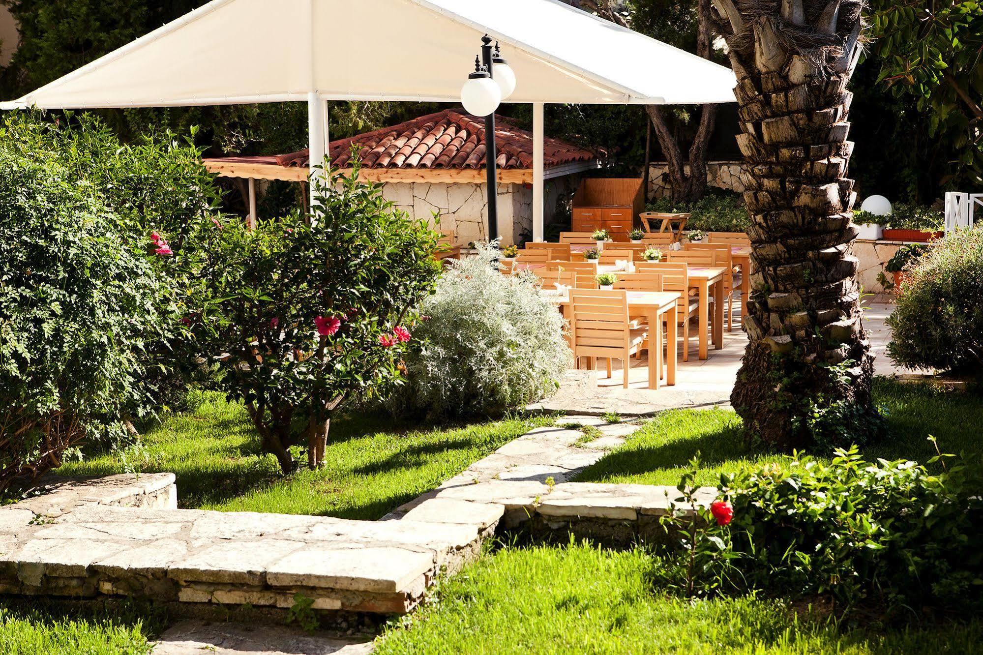 Villa Adora Beach Side Eksteriør billede